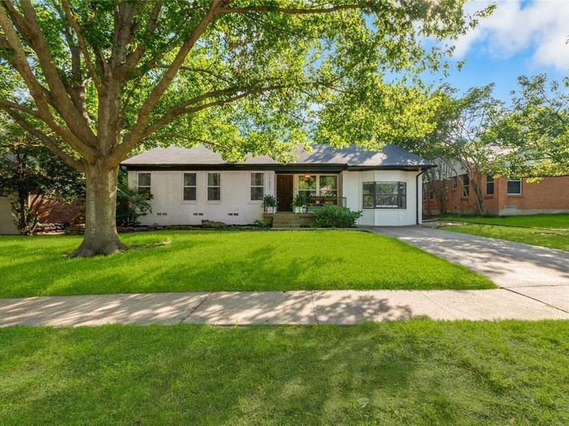 11621  Tuscany Way , Dallas Texas 75218