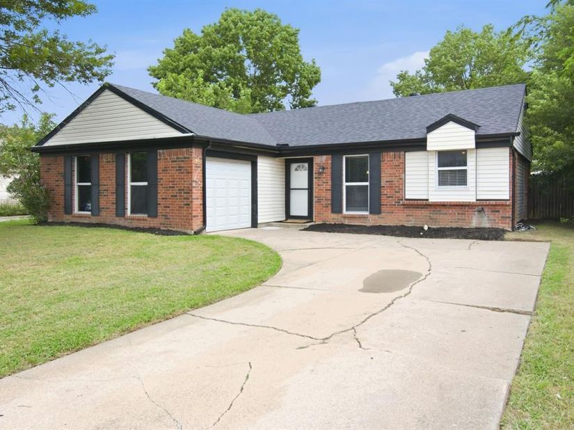 3909  Dogwood Court , Fort Worth Texas 76137