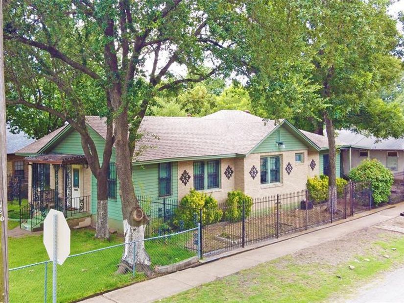 1001  Grandview Avenue , Dallas Texas 75223