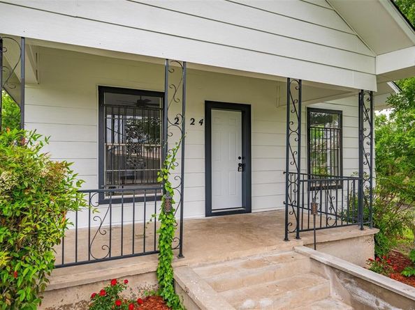 2124  21st Street , Fort Worth Texas 76164