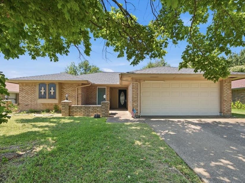 200  Almond Lane , Euless Texas 76039