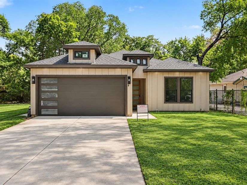 3804  De Maggio Avenue , Dallas Texas 75210