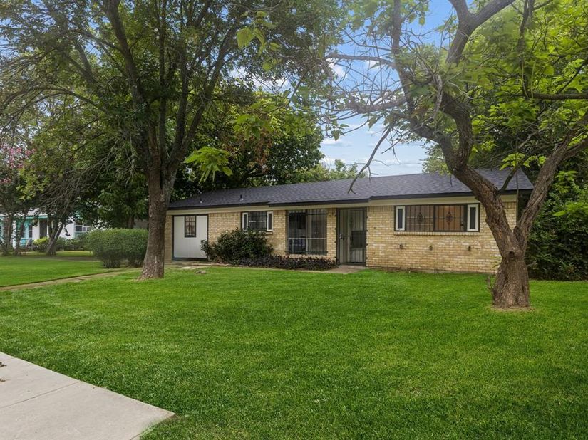 9925  Homeplace Drive , Dallas Texas 75217