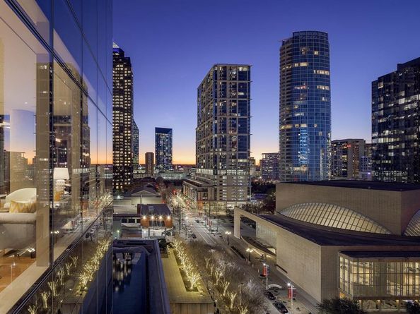 1747  Leonard Street  802, Dallas Texas 75201