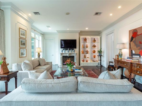 2525 N PEARL Street  1004, Dallas Texas 75201