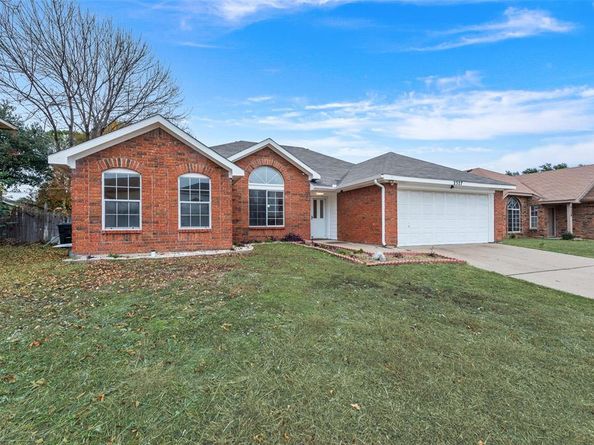 2327  Cromwell Drive , Arlington Texas 76018