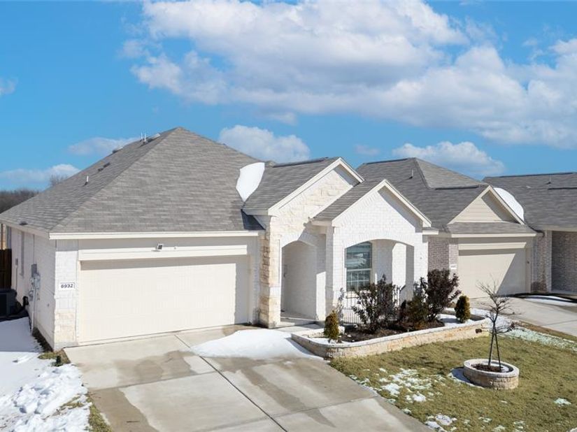 6932  Falconer Way , Fort Worth Texas 76179