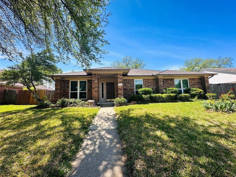 3117  Kingswood Drive , Garland Texas 75040