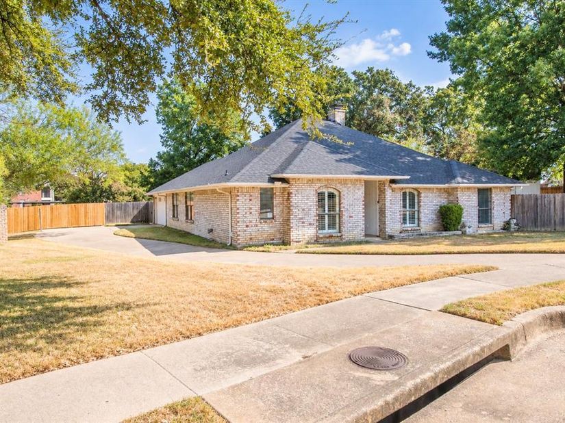 301  Morrison Court , Euless Texas 76039