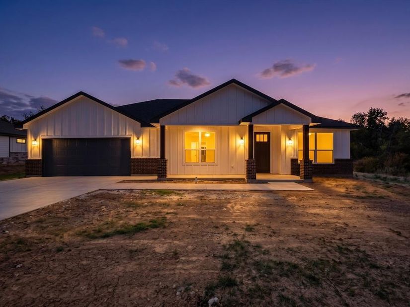 203 W Mansfield Avenue , Kennedale Texas 76060