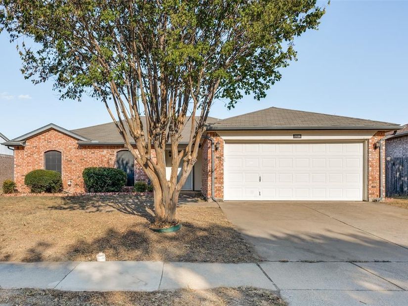 7728  Liz Lane , Watauga Texas 76148