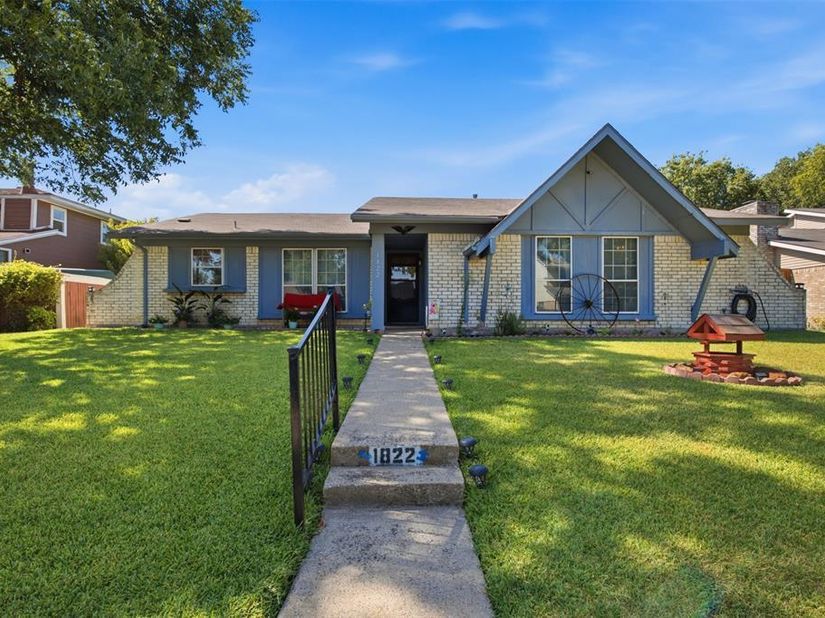 1822  Caldwell Drive , Garland Texas 75041