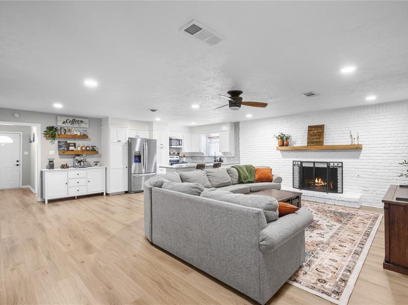 213  Wilshire Drive , Euless Texas 76040