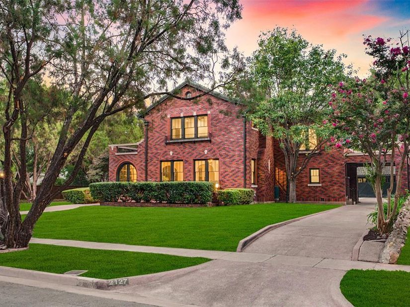 2127  Pembroke Drive , Fort Worth Texas 76110