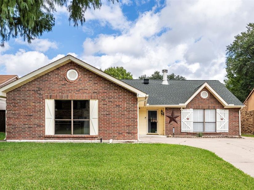 826  Camino Court , Grand Prairie Texas 75052