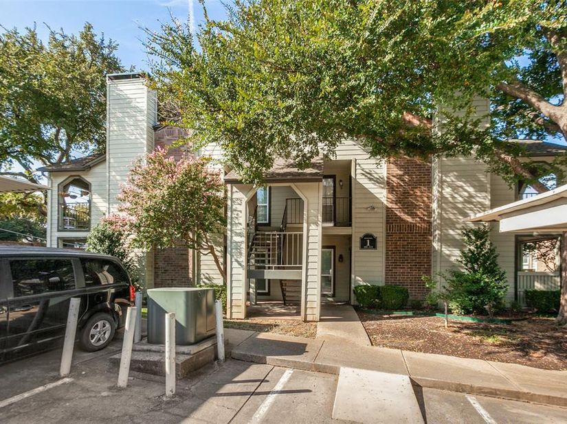 5981  Arapaho Road  103, Dallas Texas 75248