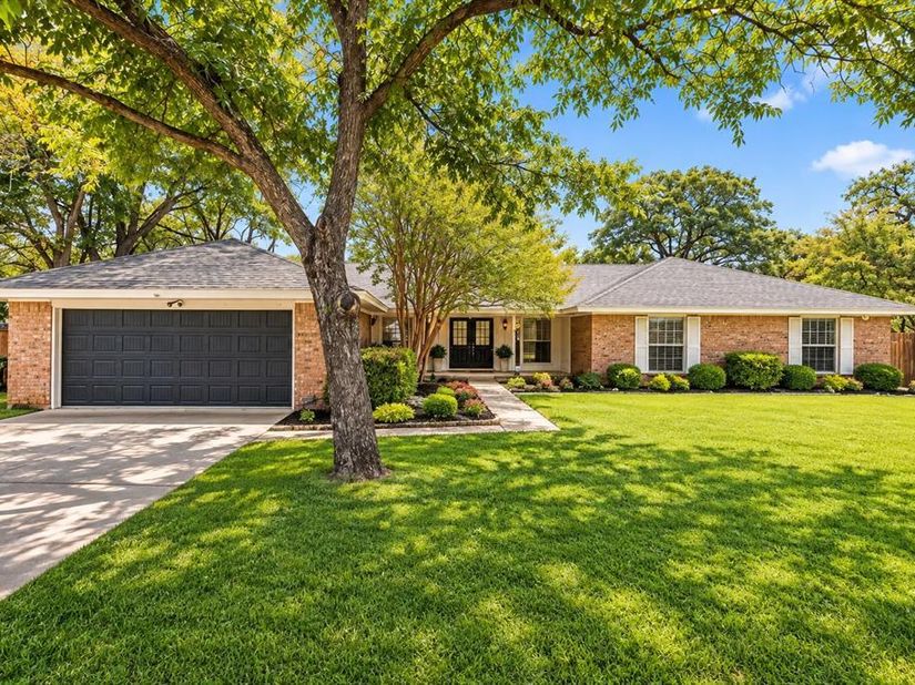 2351  Jenson Court , Fort Worth Texas 76112
