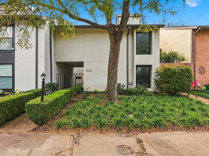9232  Chimney Corner Lane , Dallas Texas 75243