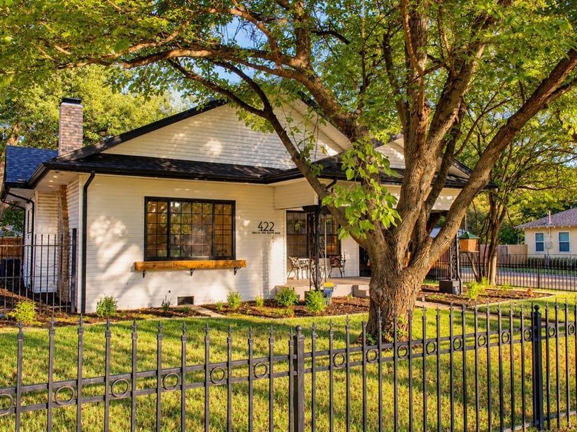 422 S Oak Cliff Boulevard , Dallas Texas 75208