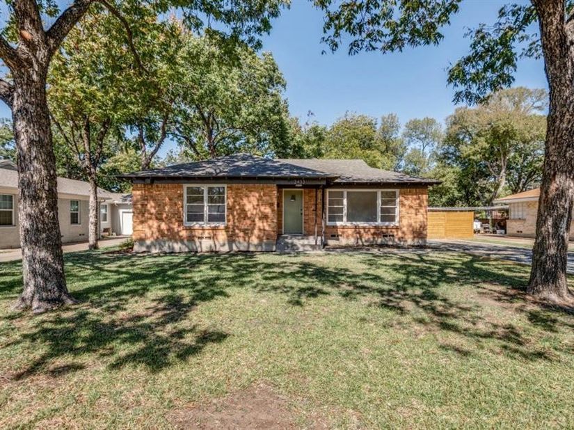 2433  Southwood Drive , Dallas Texas 75233