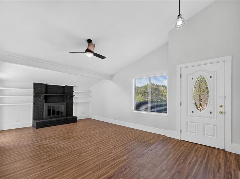 2922  Bonanza Lane , Garland Texas 75042