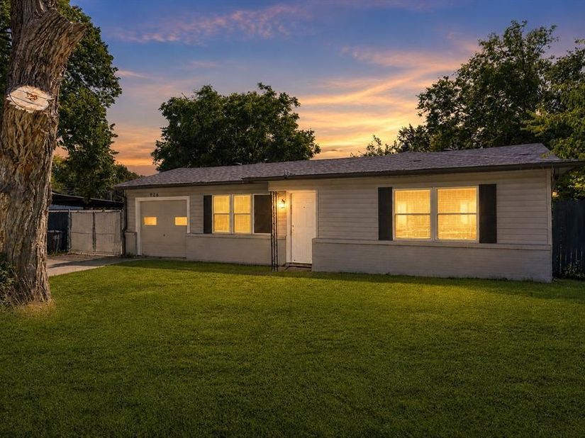 926  Powell Road , Mesquite Texas 75149