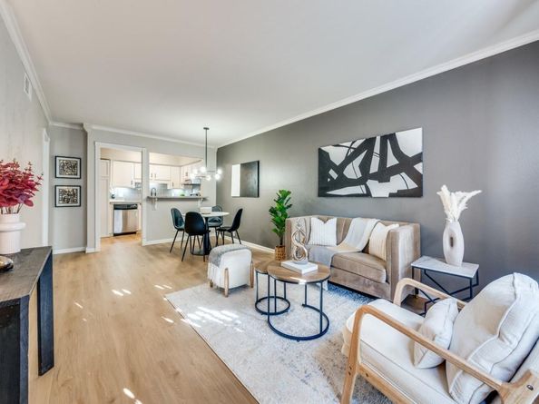 5212  Fleetwood Oaks Avenue  202, Dallas Texas 75235