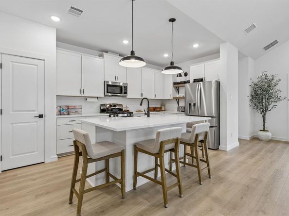 1242  Champlain Way , Dallas Texas 75253