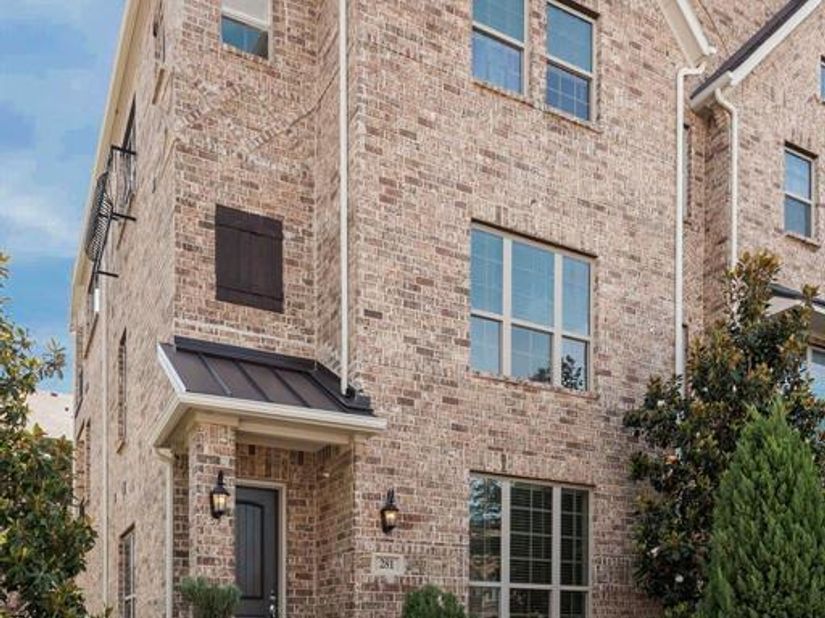 281  Scotia Street , Lewisville Texas 75056