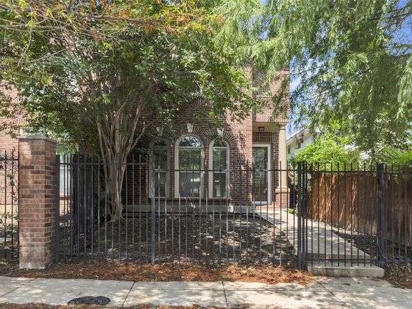 2407  Knight Street , Dallas Texas 75219