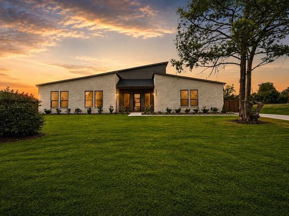 2634  Bainbridge Drive , Dallas Texas 75237