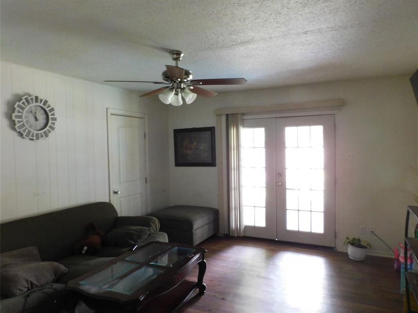 925  Shorecrest Drive , Garland Texas 75040