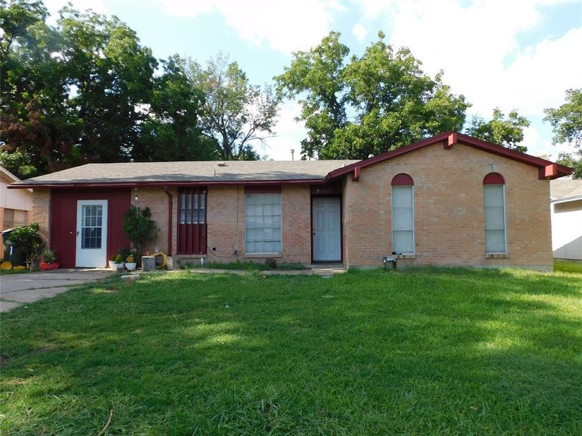 925  Shorecrest Drive , Garland Texas 75040