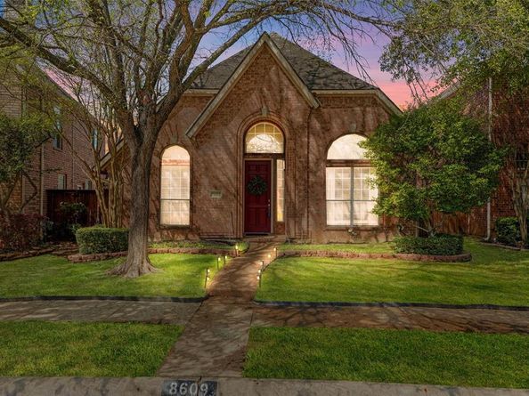 8609  Old Oak Drive , Irving Texas 75063