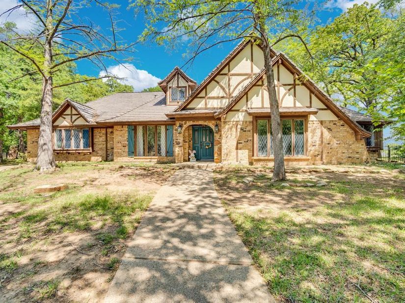 505  Highwoods Trail , Fort Worth Texas 76112