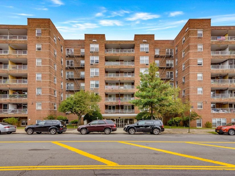 60-11 Broadway 3A, Queens NY 11377