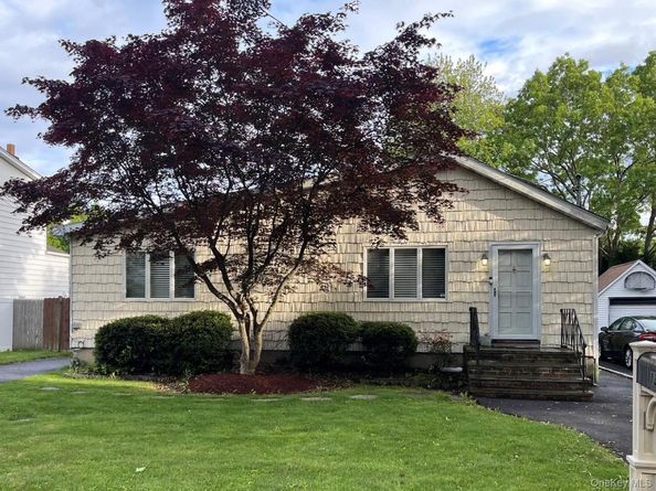 13 Reinhart Court, Melville NY 11747