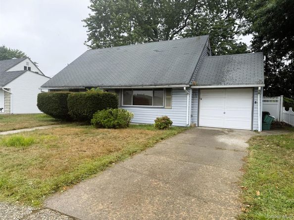 3157 Brixton Lane, Levittown NY 11756