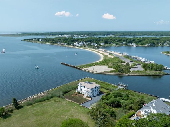 7 Convent Lane, Center Moriches NY 11934