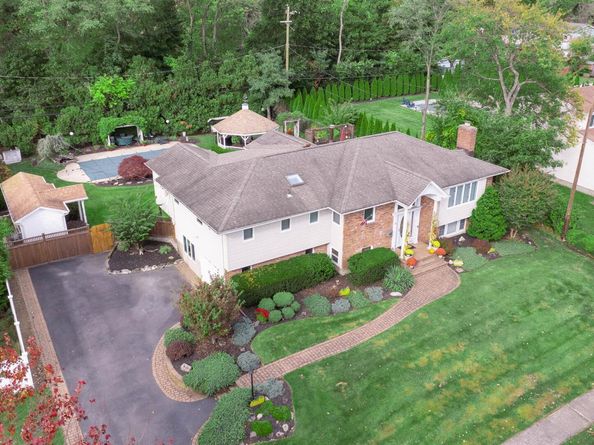 74 Lauren Avenue, Dix Hills NY 11746