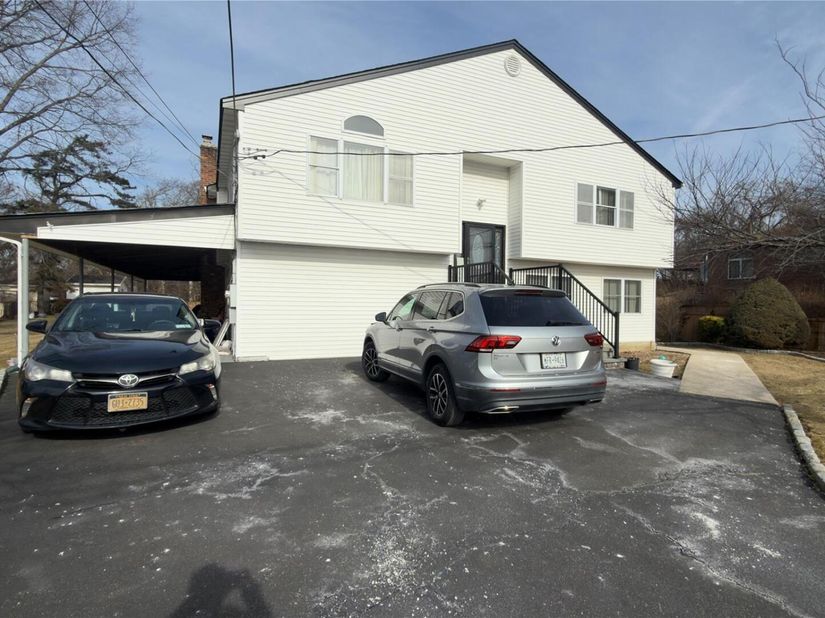 55 Parkway Avenue, Amityville NY 11701