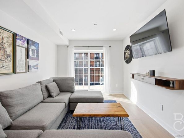 23-23 30th Road 3A, Astoria NY 11102