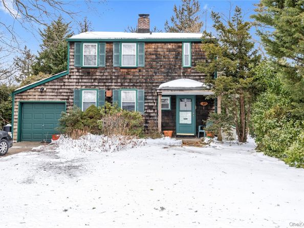 27 Deepdale Parkway, Roslyn Heights NY 11577