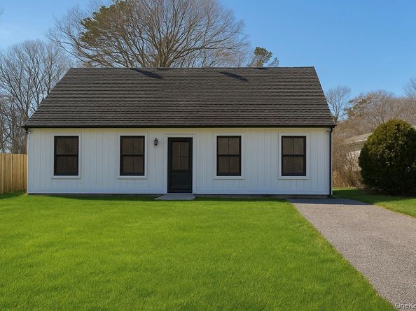 89 Oak Avenue, Shirley NY 11967