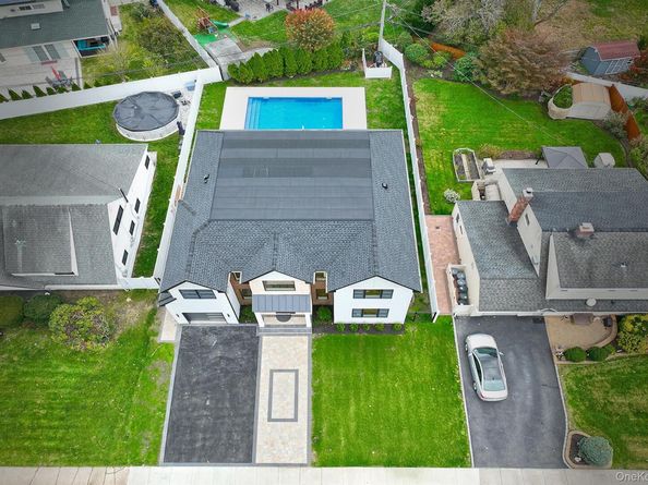 39 Forest Lane, Westbury NY 11590