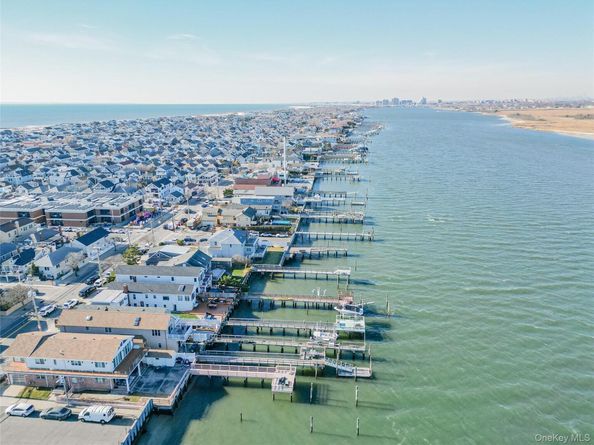 991 W Park Avenue, Long Beach NY 11561