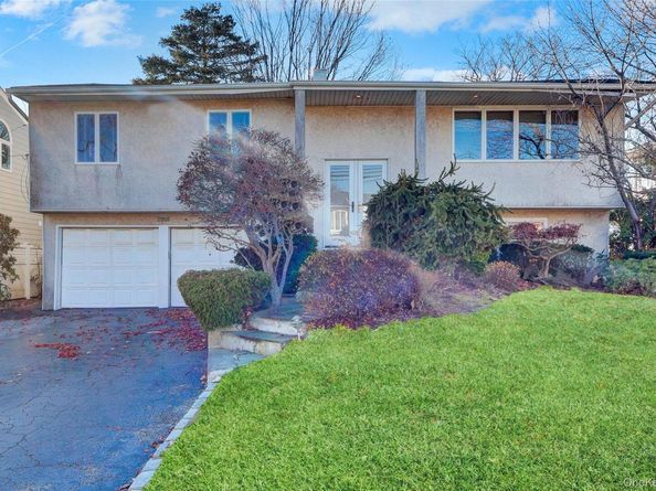 2988 Bond Drive, Merrick NY 11566