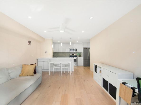 301 Cathedral Parkway 3M, New York (Manhattan) NY 10026