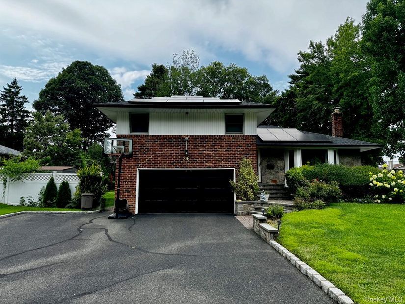 26 Canterbury Road, Woodbury NY 11797