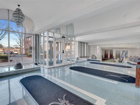 54-44 Little Neck Parkway 6V, Little Neck NY 11362